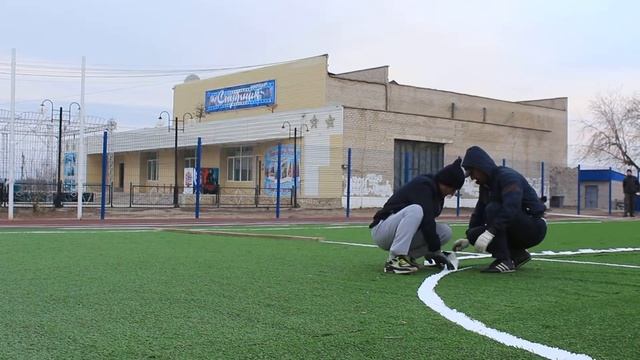 Укладка разметки на футбольном поле. ноябрь 2017 смотреть онлайн