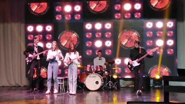 Классная песня, под укулеле смотреть онлайн