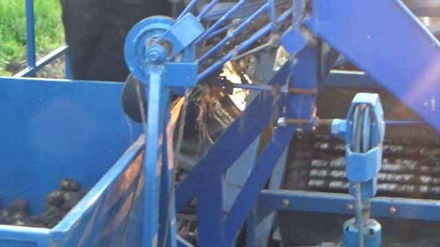 Самодельный картофелеуборочный комбайн мои самоделки к самодельному трактору навесное оборудовани смотреть онлайн