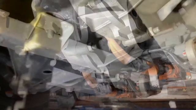 Renault Twizy Diff Oil Change Up & Close смотреть онлайн