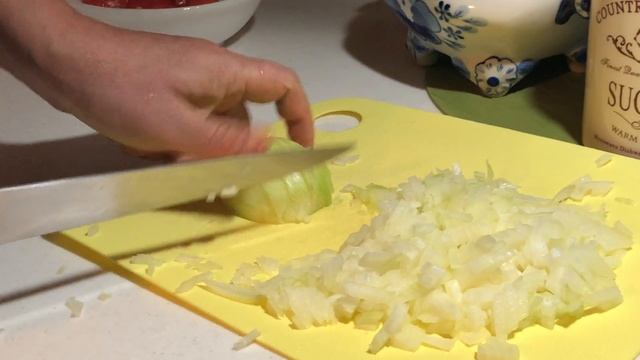 как правильно шинковать лук смотреть онлайн