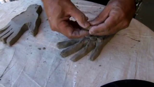 How to Make a Sculpture of Human Hands : Sculpting the Basic Shape of a Clay Hand Sculpture смотреть онлайн