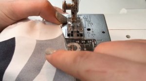 Двойная узкая подгибка (московский шов) обычной лапкой