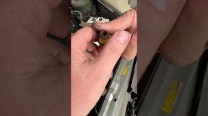 Замена клапана картерных газов на Nissan March K12