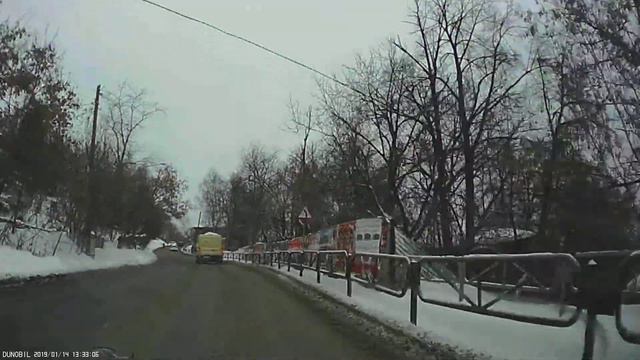 Вдруг откуда ни возьмись, выезжает ... велосипедист! смотреть онлайн