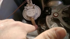 Ремонт газового котла Ariston. Ошибка 601 по дымоходу