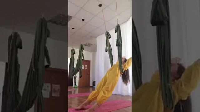 Йога в гамаках в студии 412 спустя полгода занятий смотреть онлайн