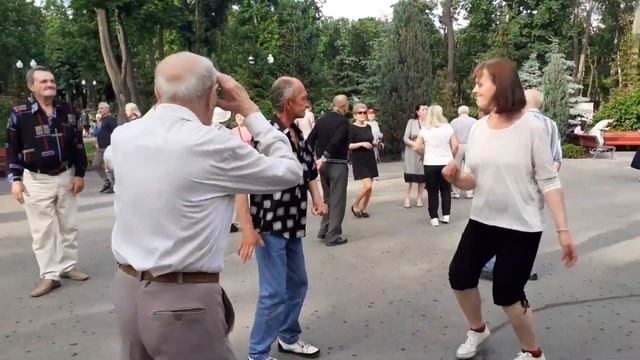 МИЛАЯ, ТЫ БРОСЬ ПЕЧАЛИТЬСЯ! ТАНЦЫ ХАРЬКОВ СЧАСТЛИВЫЕ МОМЕНТЫ смотреть онлайн
