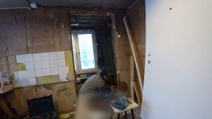 Установка входной двери в деревянном доме за 5 минут