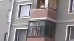 Белая горячка у мужика!