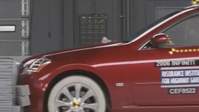 2006 Infiniti M35/M45 moderate overlap IIHS crash test смотреть онлайн