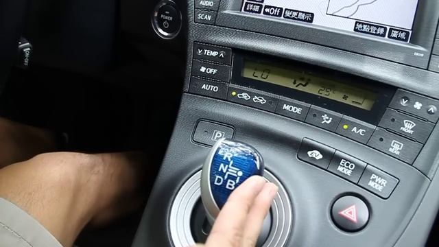 三代目Toyota Prius排檔桿、方向盤介紹 смотреть онлайн