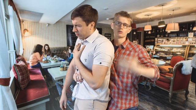 Первая помощь: что делать, если человек подавился? Прием Геймлиха. смотреть онлайн