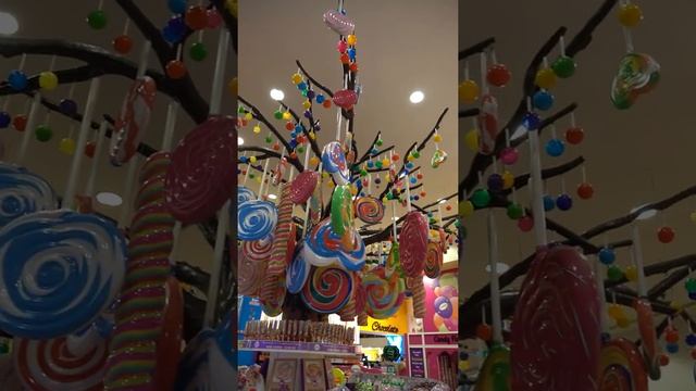 WORLDS LARGEST SWEET SHOP I DUBAI MALL I CANDYLICIOUS смотреть онлайн
