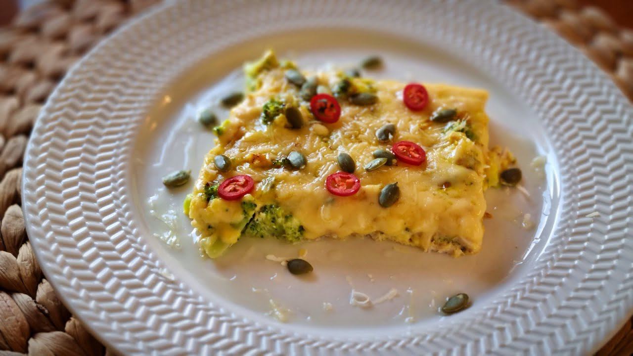 Сытный омлет в духовке. Omelet with broccoli смотреть онлайн