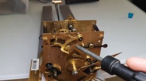 Устройство механических маятников часов с боем Янтарь