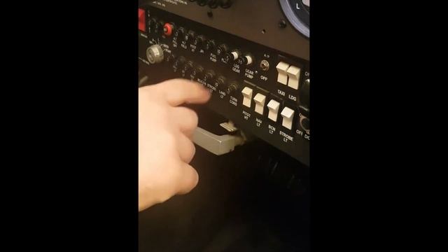 Cessna-172 İniş Takımlarını Emercensi Açma - Cessna-172 Opening the Emergency Landing Gear смотреть онлайн