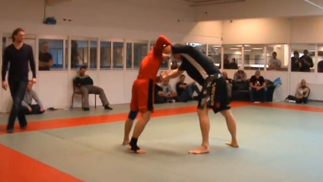Frodi Hansen vs Christian Colombo смотреть онлайн