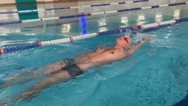 НЕ РАЗЛЕЙ ВОДУ | Упражнения для кроля на груди и на спине смотреть онлайн
