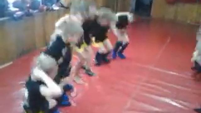 Маленькие бойцы клуба Пиранья делают О.Ф.П вместе! смотреть онлайн