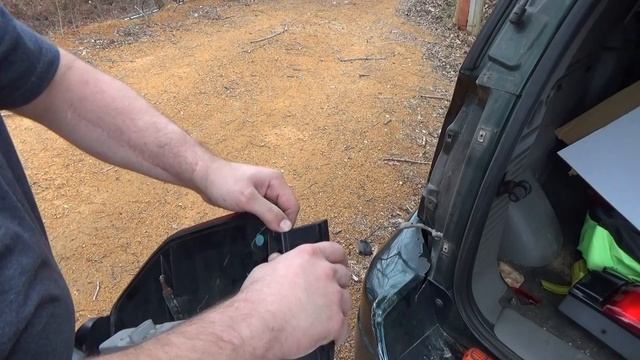 GMC Envoy Tail Light Replacement & ABS Dent Removal смотреть онлайн