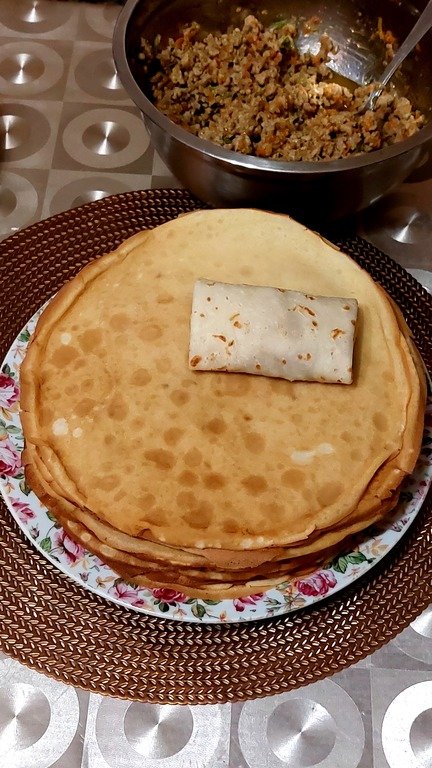 БЛИНЫ НА СЫВОРОТКЕ С ФАРШЕМ И ОВОЩАМИ?? смотреть онлайн