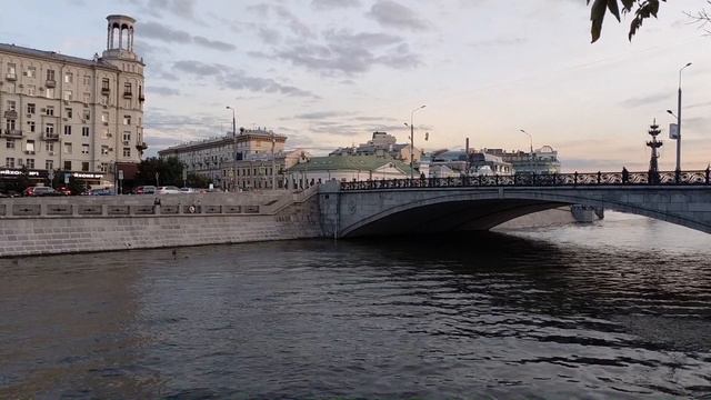 Ira Finka – Август. Шары на парапете (автор - Ira Finka) смотреть онлайн