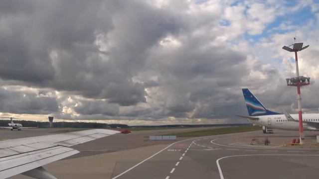 Taking off from Vnukovo airport, Moscow смотреть онлайн