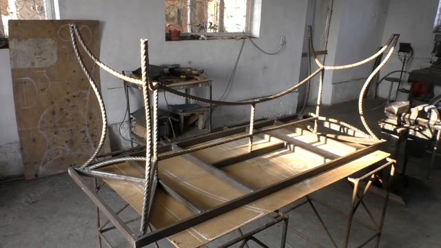 Стол из витой трубы