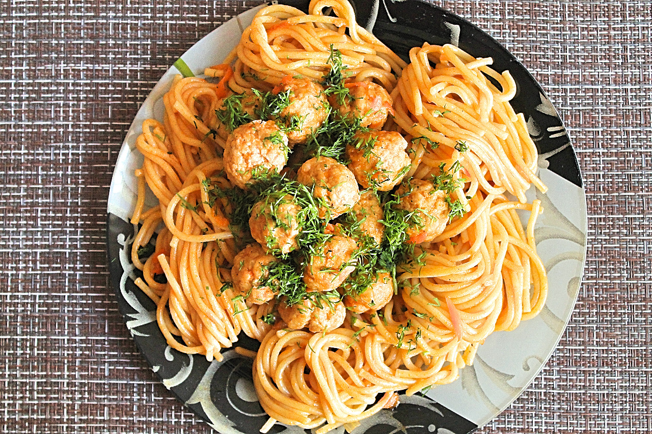 Так проще и вкуснее. Беру спагетти, замороженные фрикадельки и готовлю вкусный ужин смотреть онлайн