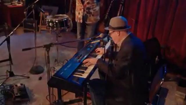 Shake N' Cor - Rain In Paris смотреть онлайн