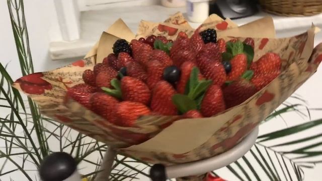 Букет из клубники "Клубничный" смотреть онлайн