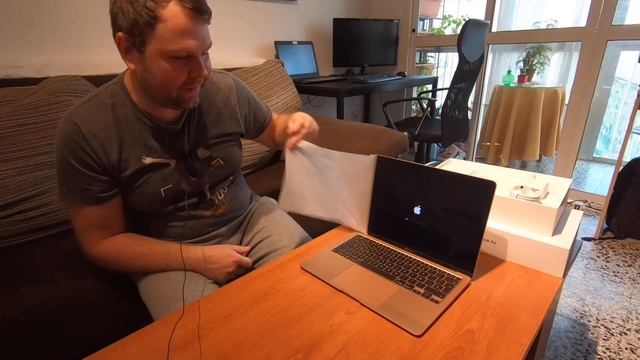 MacBook Air M1, вроде не хуже смотреть онлайн