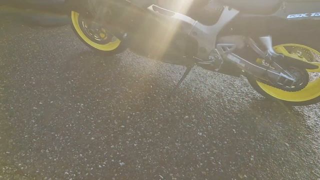 2000 Suzuki GSX1300R Hayabusa смотреть онлайн