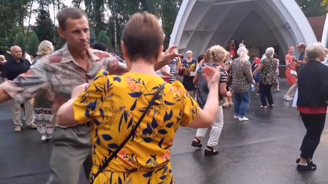 А ЛЕТО ЦВЕТА СЧАСТЬЯ! ТАНЦЫ В ПАРКЕ ГОРЬКОГО ХАРЬКОВ 2021 смотреть онлайн