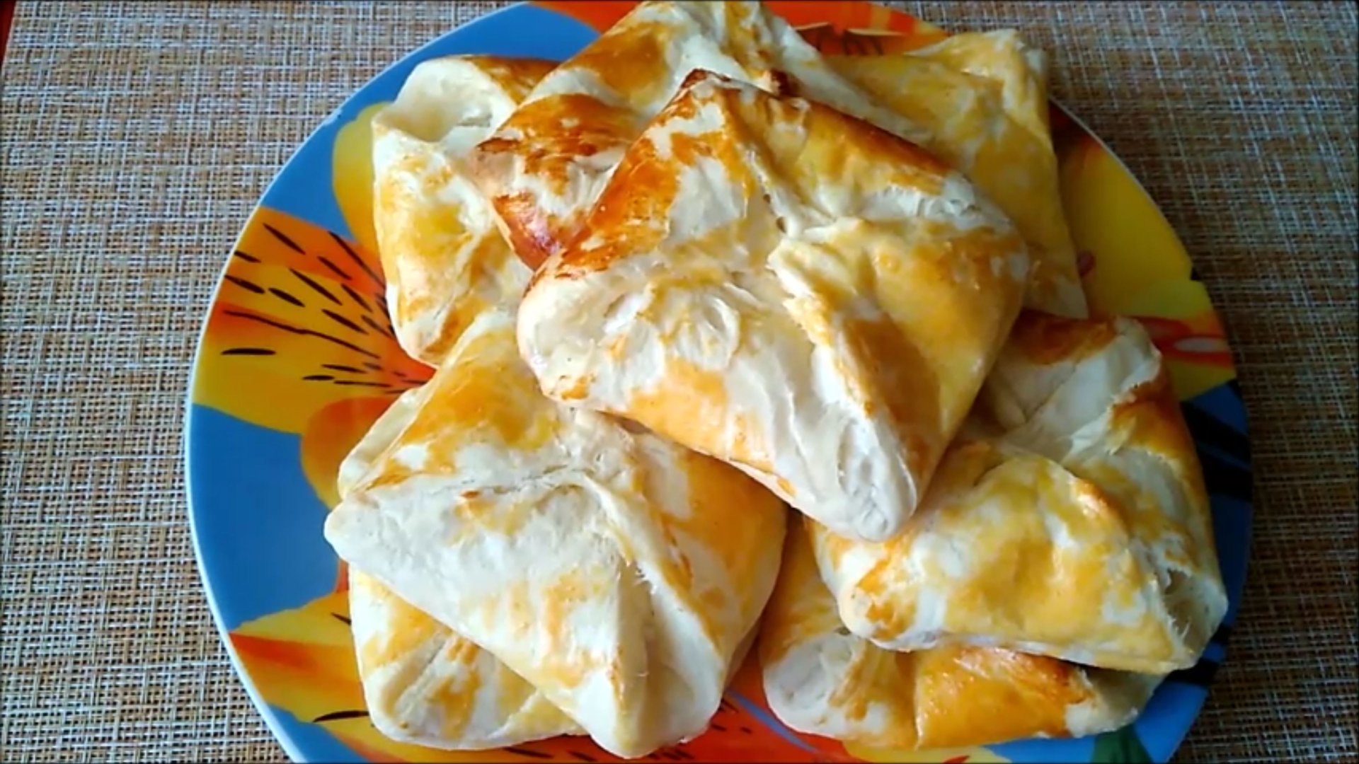 Слойки с творогом.mp4 смотреть онлайн