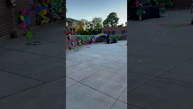 ХЭЛЛОУИН В АМЕРИКЕ 2021. ПРАЗДНИК В НАЧАЛЬНОЙ ШКОЛЕ ТЕХАСА, США. #shorts смотреть онлайн