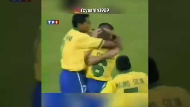 Легендарный гол Роберто Карлоса смотреть онлайн