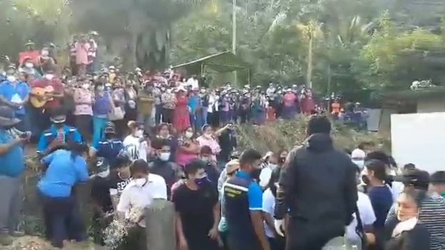 CARANAVI DE LUTO, FALLECIÓ SU ALCALDE LIDIO ROBERTO MAMANI. смотреть онлайн