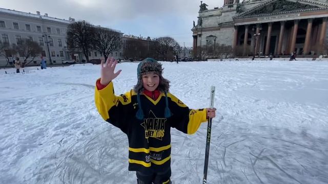 Хоккей на Исаакиевской площади! ИСААКИЕВСКИЙ СОБОР В САНКТ-ПЕТЕРБУРГЕ! смотреть онлайн