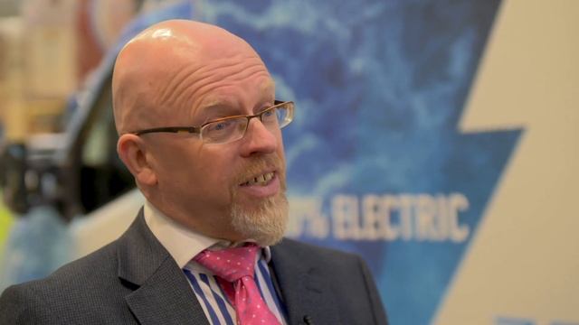 Renault Trucks launch new Master Red Edition van and ZE technology key to municipal vehicle strateg смотреть онлайн