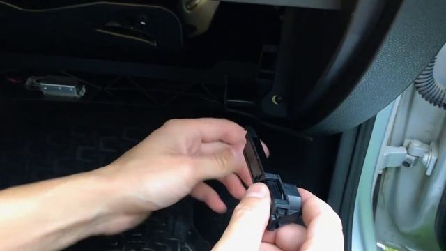 Простая замена салонного фильтра Шкода Октавия А7 (Octavia 3 - How To Repalce Cabin Air Filter)