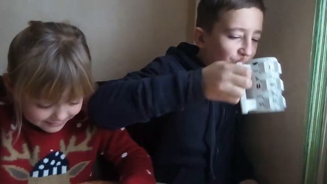 ЕДИМ РЫГАЧКИ, СОПЛИ, ТУХЛОЕ ЯЙЦО | БОБЫ ГАРРИ ПОТТЕРА смотреть онлайн