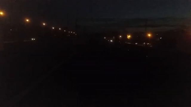 Звук поезда, стук колес. Летим на поезде по вечернему Ростову. смотреть онлайн