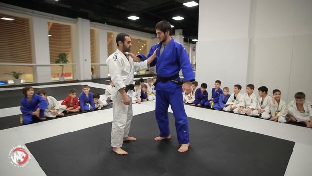 ДЗЮДО! Техники БРОСКОВ: БРОСОК ЧЕРЕЗ ПЛЕЧО / ПЕРЕДНЯЯ ПОДНОЖКА. Детские группы. TIGER МОСКВА смотреть онлайн