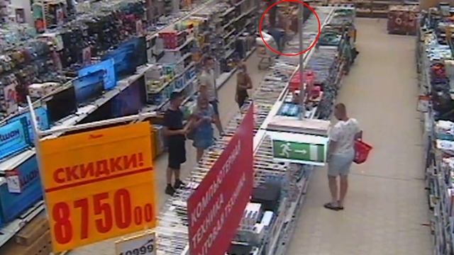 Липчанки переклеивали штрих-коды с дешевых товаров на дорогие смотреть онлайн
