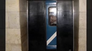 Зачем в питерском метро станции с дверьми
