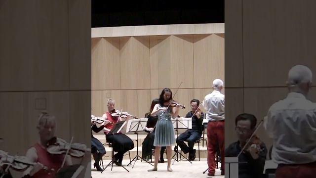 Mi-Helen Horn (12) plays Vitali 'Chaconne' for Violin & Orchestra смотреть онлайн