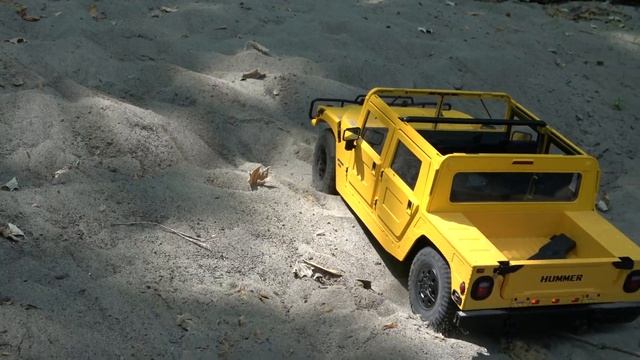 Hummer H1 1:12 scale RC car FMS Model Yellow and Black versions sand pit - Part 1 смотреть онлайн