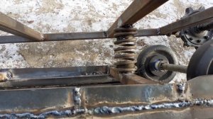 Подпружиненная склизовая подвеска мотобуксировщика